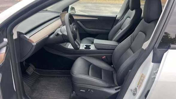 Model Y front seats and centre console